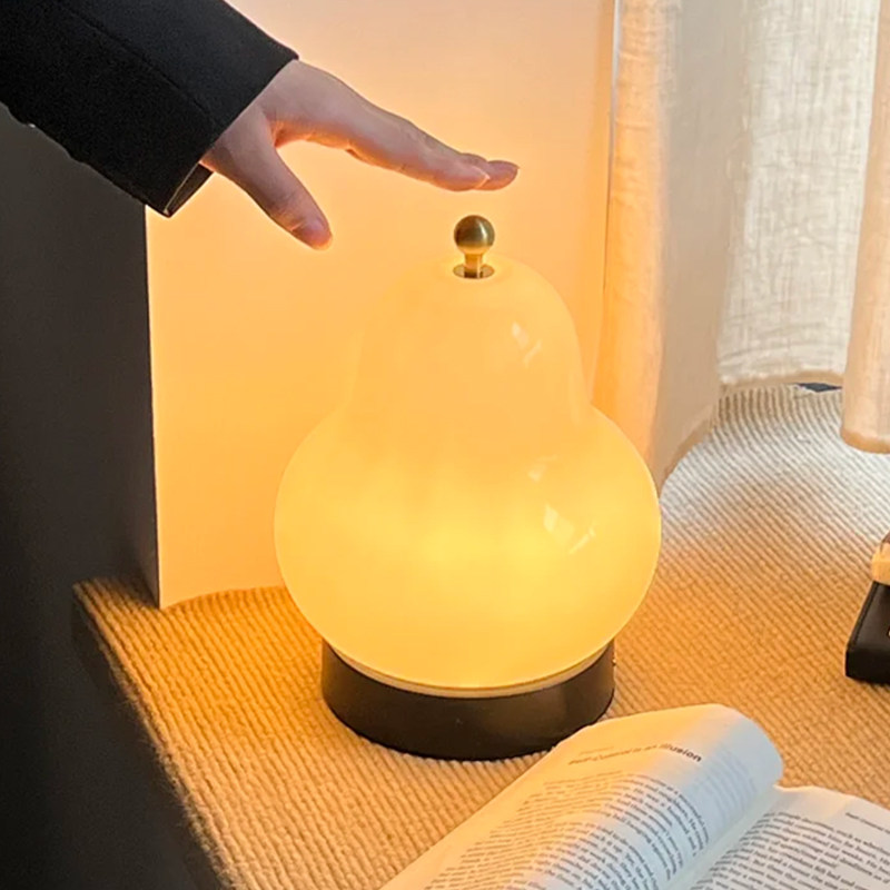 慢家居中古法式奶油梨子台灯书房卧室床头灯露营充电氛围灯小夜灯