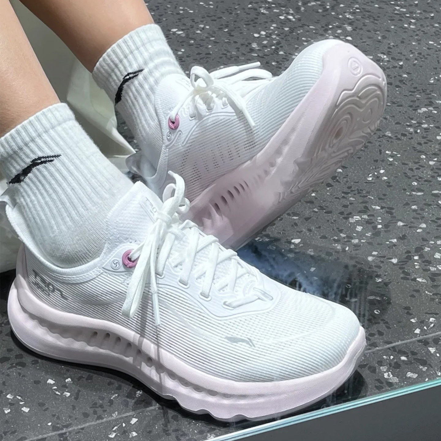 李宁SOFT COOL2运动鞋女鞋25夏季新款网面透气软底休闲鞋AGLV010 - 图0