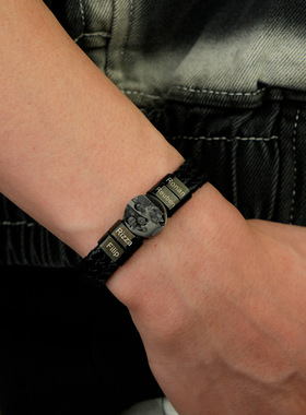 跨境新款父亲节男士个性刻字手镯黑色皮绳不锈钢圆片刻图手链饰品