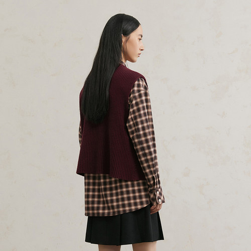 NEELLY纳俪商场同款冬季新款圆领开衩针织背心女简约休闲上衣 - 图1