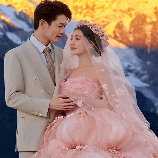 新娘粉色花朵头纱花瓣婚纱摄影头饰长蓬蓬纱森系结婚晨袍拍照道具