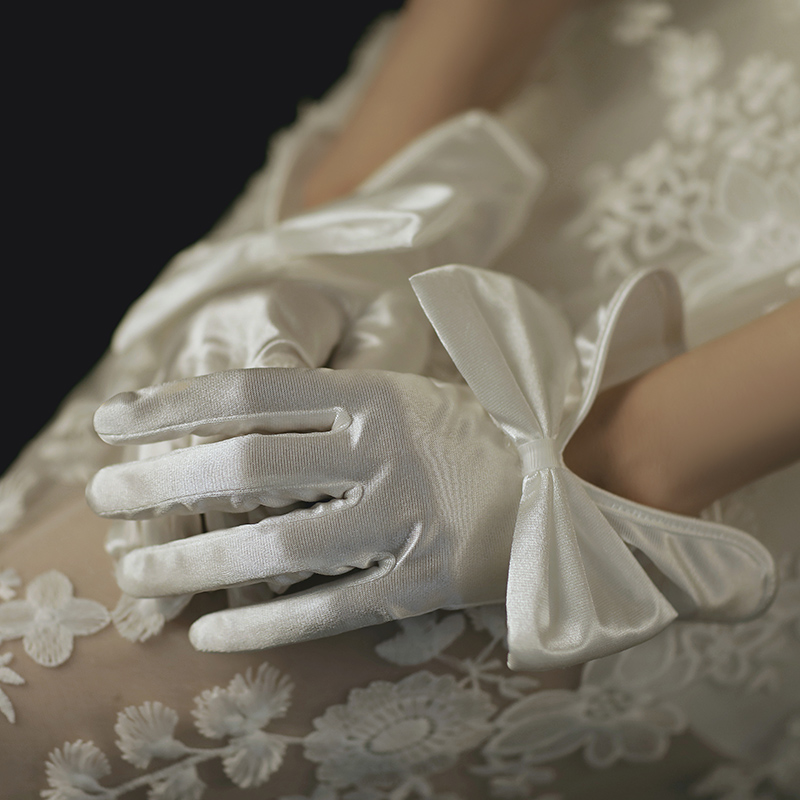 新款新娘婚纱手套伴娘礼服白色大蝴蝶结结婚婚庆婚礼短款绸缎手套-图3