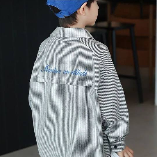 Kinderkleidung Jungenhemden Frühling und Herbst Kinder gestreifte Langarmhemdjacke 2025 neue Frühlingskleidung Koreanische Version