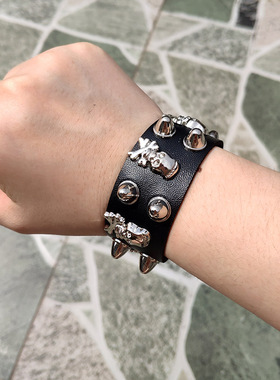 欧美风多层骷髅铆钉街舞宽手链