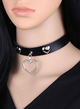 黑色pu皮镂空吊坠爱心项圈