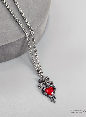 原创暗黑复古哥特钛钢项链小众蝴蝶结枪色液态红色爱心吊坠锁骨链