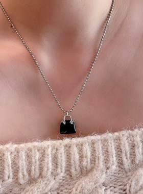 小众高级感红色包包挂坠项链女秋冬时尚设计感百搭长款毛衣链颈链