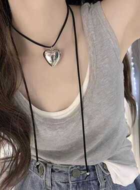 时尚抽拉可调节心形项链女轻奢简约爱心吊坠锁骨链黑绳高级感配饰