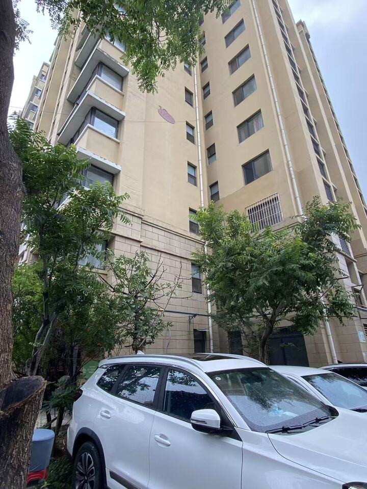 济南市历下区明湖东路787号保利大名湖一区12号楼2-204