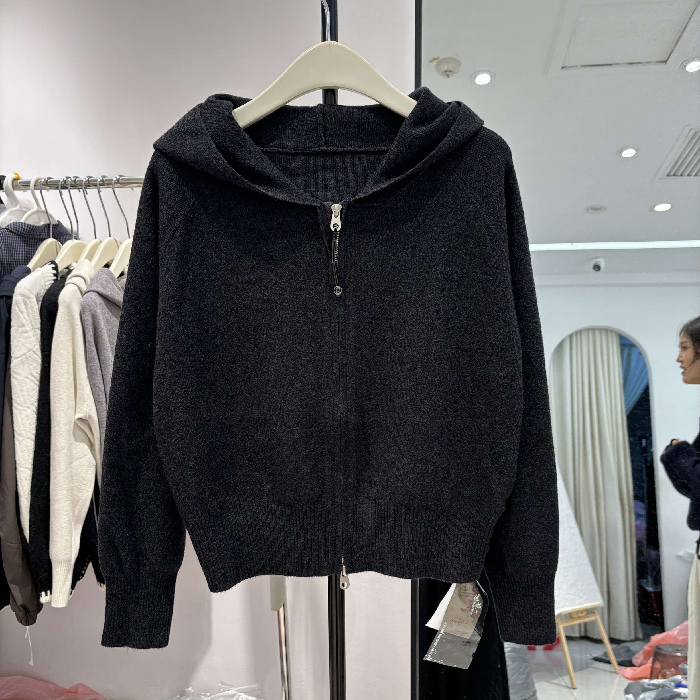 2025秋宽韩版休闲软糯连帽拉链针织开衫女显瘦小个子毛衣外套6609 - 图2