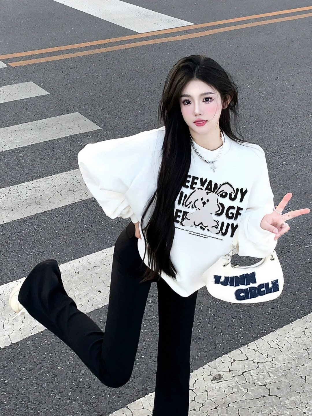 国潮牌oversize白色圆领大码纯棉卫衣女秋季胖MM宽松字母兔子复古,淘宝优惠券,粉丝福利购,淘宝优惠卷