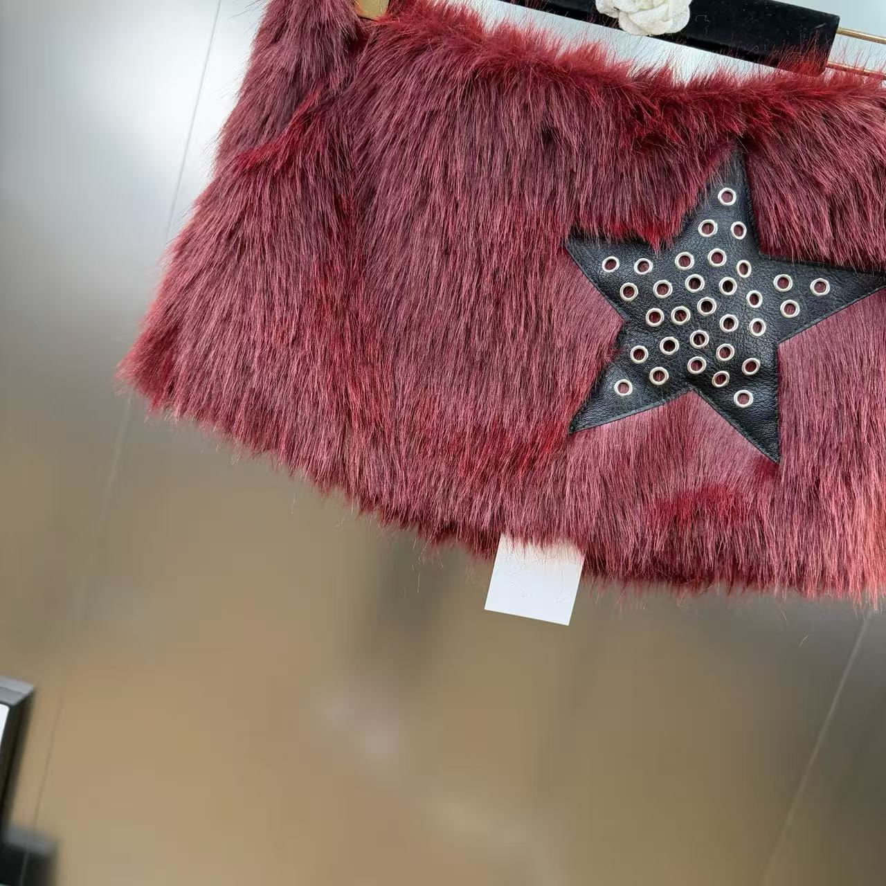 柚子mm2025年冬季摩登野性风毛毛五角星半身裙设计感小众修身显瘦 - 图3