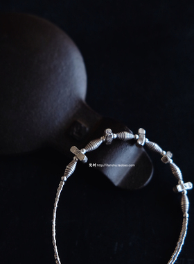 手工制作完成简约细手链