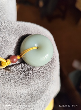 精品收藏级和田玉且末料平安扣