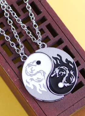 圆形黑白兄弟挂坠古风信物锁骨链