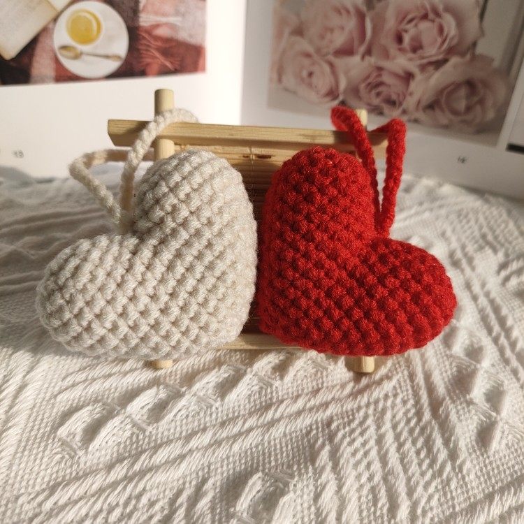 成品毛线编织爱心钥匙扣情人节礼物情侣DIY挂件包挂七夕专属礼品