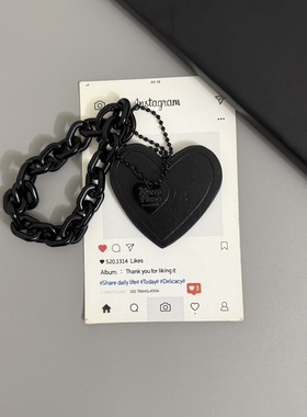 潮流个性黑粉爱心牌手链包包挂饰钥匙扣挂件手机壳耳机套挂链配饰