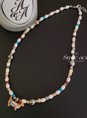 2026新款小狗吊坠彩色串珠项链女ins小众设计感多巴胺可爱锁骨链