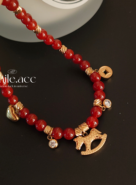 新款小马爱心红色串珠手链女ins小众设计轻奢招财纳福新年配饰
