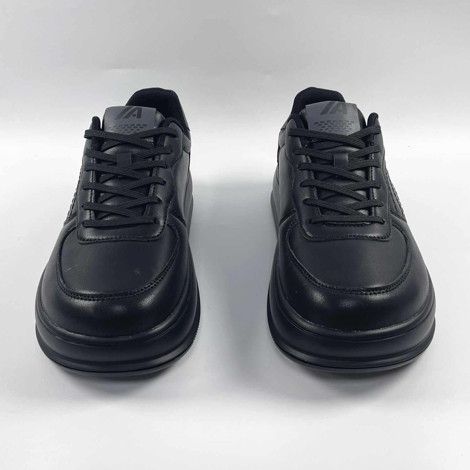 宽头外贸男鞋跨境大码低帮厚底舒适休闲鞋室内训练软弹全黑运动鞋 - 图0