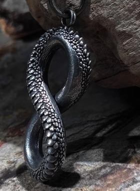 8字蛇本命年配饰护身符