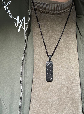 哈姆雷特几何纹理金属吊坠项链