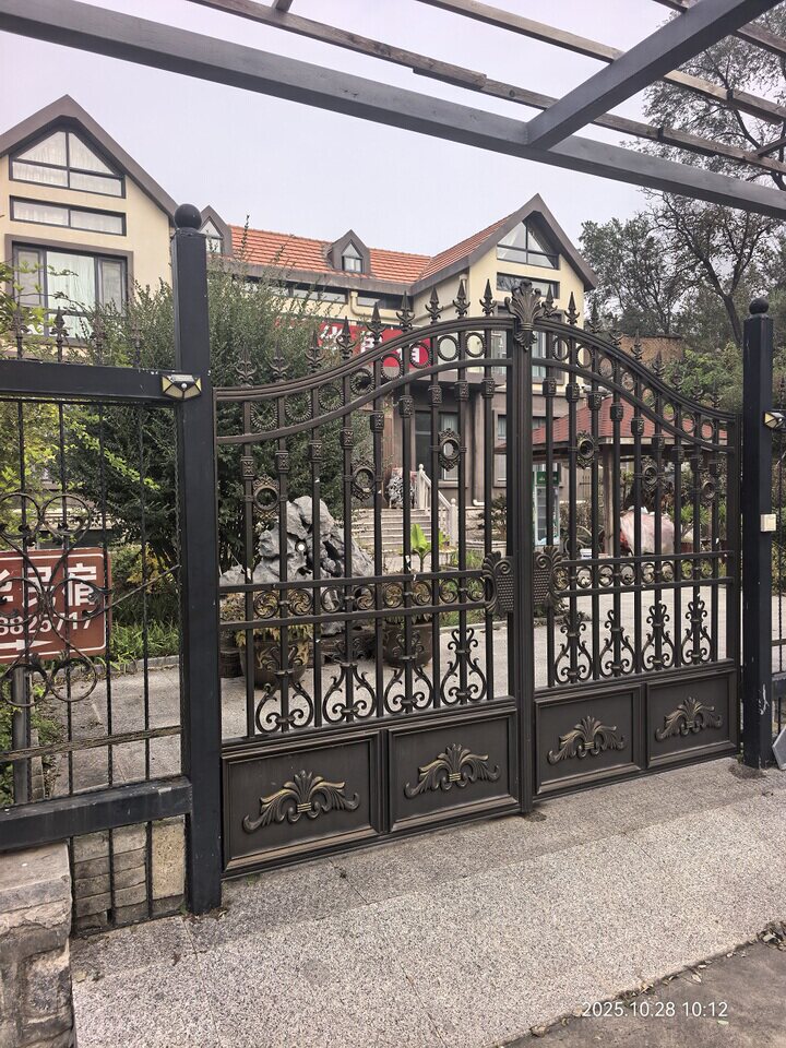 山东省济南市历城区西营镇红领村宅基地使用权及地上建筑的房屋及附属设施