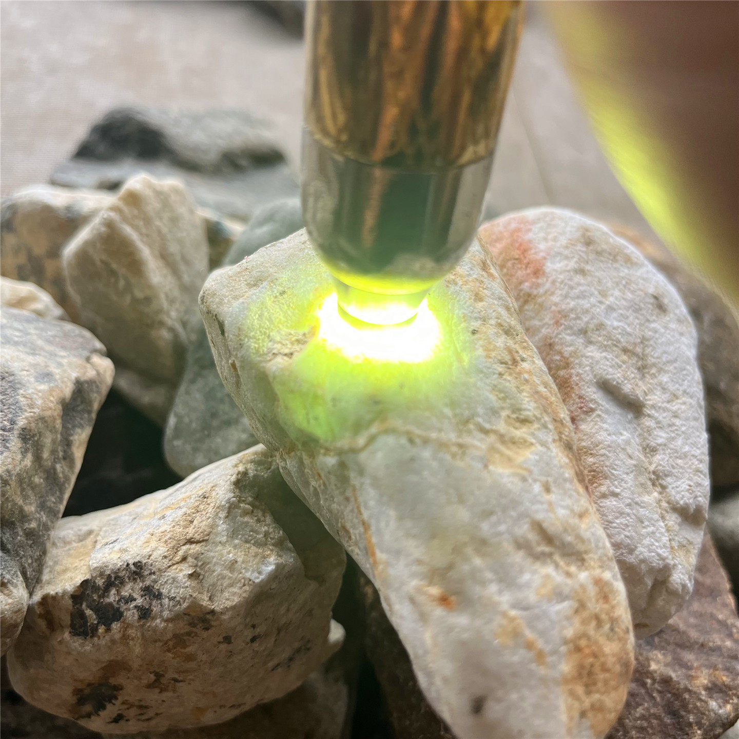 翡翠原石玉石毛料木那莫西沙莫湾基大马坎练手料9.9/块两单包邮送,淘宝优惠券,粉丝福利购,淘宝优惠卷