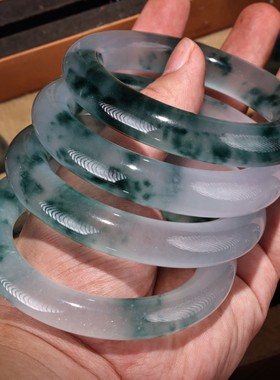 古玩杂项旧藏仿古怀旧饰品类礼品翡翠玉手镯搭配精美漆器木料盒子