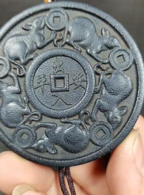 古玩收藏天然牦牛角精雕满身鱼子纹五鼠运财牌子牛角工艺品吊坠