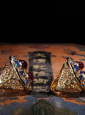 珍品旧藏清代宫廷御藏花丝鎏金镶嵌景泰蓝星光宝石戒指首饰一盒