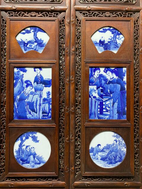 Antique collection mahogany inlaid blue and white porcelain plate painting piano chess calligraphy and painting character hanging screen solid wood carving hollow rosewood