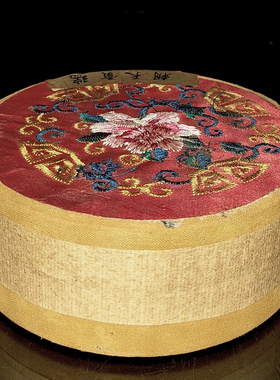 古玩旧藏珍藏锦盒内装五彩倒流香刺绣盒密封完整