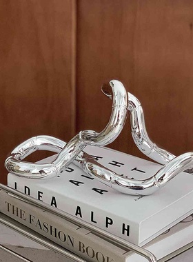 现代简约轻奢莫比乌丝环创意工艺品家居客厅电视柜家居装饰品摆件