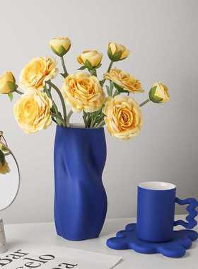 北欧轻奢风扭曲花朵花瓶陶瓷内里上釉可水培创意家居客厅花店花瓶