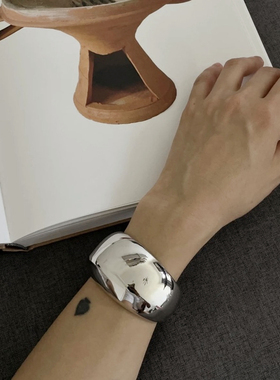 马总张悦儿同款 小众轻奢宽版手镯女法式高级感银色光面开口手环