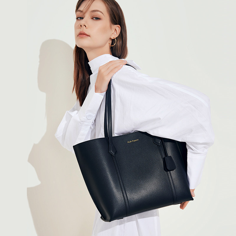 暇步士2023新款女潮流真皮托特包 暇步士三威女士包袋