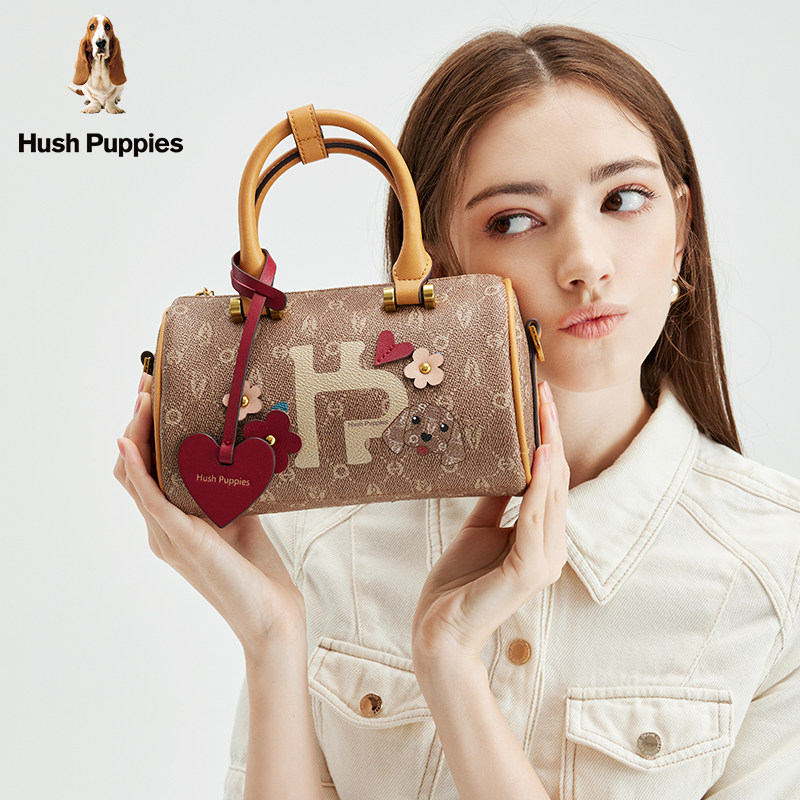 暇步士2023新款爱心印花女波士顿包 暇步士三威女士包袋