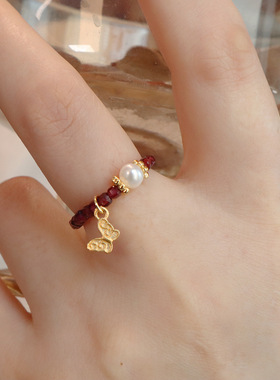 新中式设计天然石榴石弹力戒指气质百搭女小众淡水珍珠高级感指环