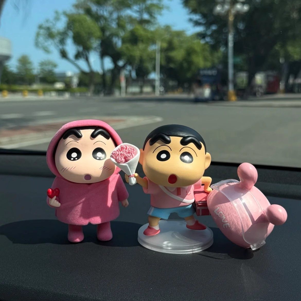 车载蜡笔小新汽车摆件可爱公仔玩偶摆件送花小新装饰汽车车尾挂件,淘宝优惠券,粉丝福利购,淘宝优惠卷