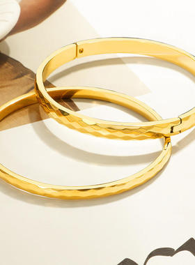 钛钢手镯菱形光亮手镯时尚百搭气质镀18K金圆形个性精致手饰女