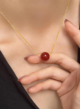 红玛瑙转运珠项链女钛钢镀18k金红豆相思锁骨链红豆吊坠网红同款
