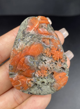 天然南红玛瑙原石雕刻吊坠 如图款式随机发