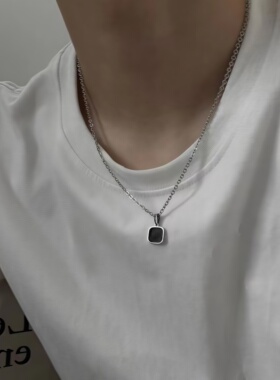 黑色暗黑几何方块项链女百搭小众设计感锁骨链2026年新款嘻哈项链