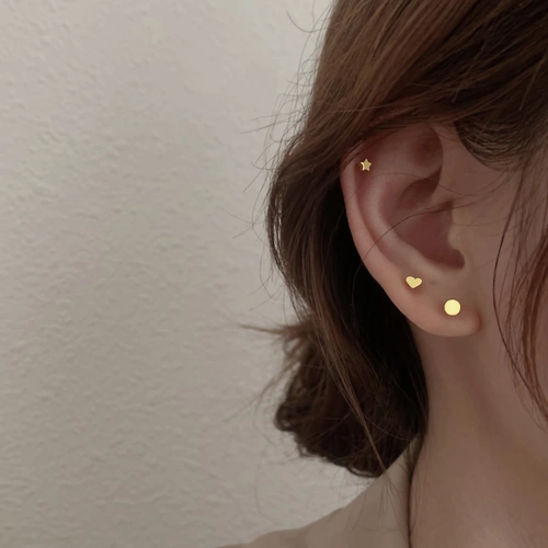 Маленькие изысканные серьги, простой и элегантный дизайн