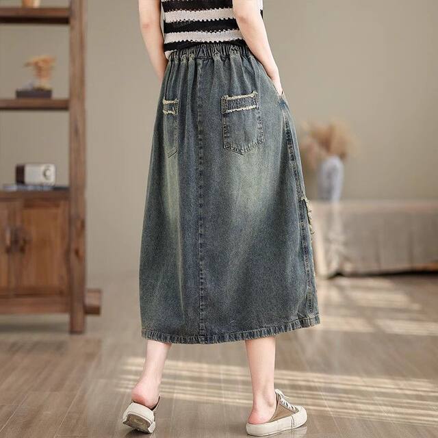 ສິ້ນ denim ຖັກແສ່ວສໍາລັບແມ່ຍິງ 2026 ພາກຮຽນ spring ແລະ summer ວ່າງຂະຫນາດໃຫຍ່ elastic waist tie versatile hip-covering A-line skirt ຍາວ