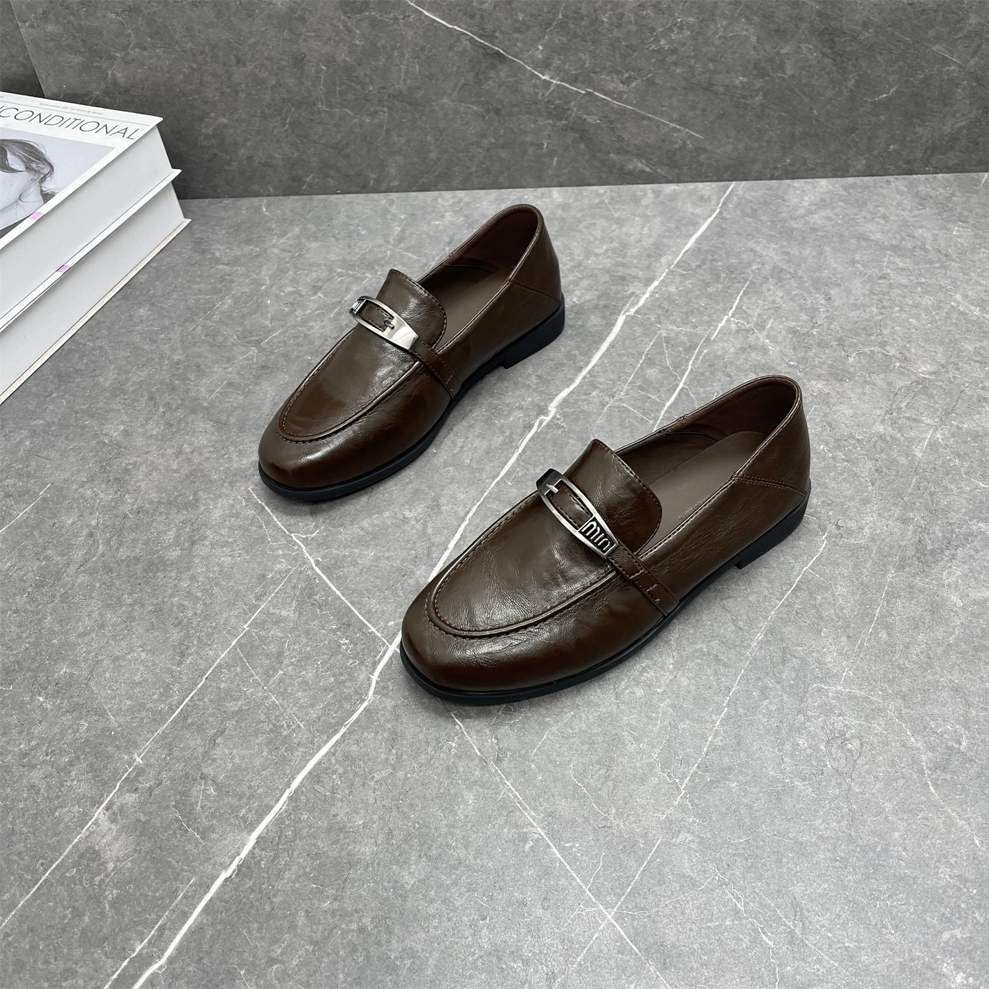 英伦风小皮鞋女单鞋2026春新款圆头低跟一脚蹬复古百搭休闲乐福鞋,淘宝优惠券,粉丝福利购,淘宝优惠卷