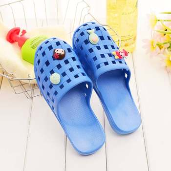 55 Baotou Slippers ສໍາລັບແມ່ຍິງ Summer Breathable Crocs Bathroom Anti-Slip Soft Soled Cartoon Sandals Men's Beach Shoes