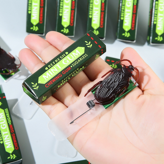 Simulated Cockroach Chewing Gum Green Arrow Frightening Fun Decompression Toy Creative Simulated Cockroach Spoof Funny Toy