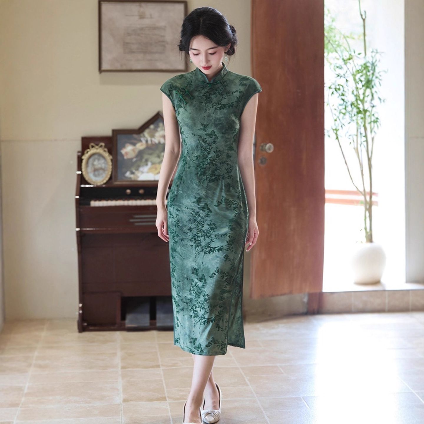 绿色炸街旗袍女2025秋冬新款复古新中式改良月牙袖国风素雅连衣裙 - 图1